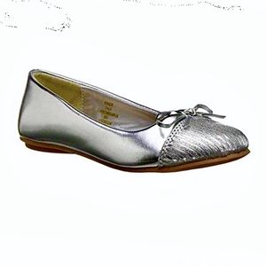 Kenzie Girl Ballet Flats Metallic.silver cap toe.